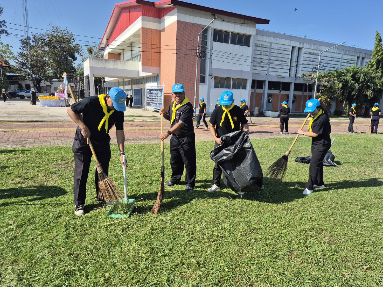 title - ส.ป.ก.ยโสธร ร่วมกิจกรรมจิตอาสาพัฒนาเพื่อถวายเป็นพระราชกุศล  น้อมสำนึกในพระมหากรุณาธิคุณ สมเด็จพระนางเจ้าสิริกิติ์ พระบรมราชินีนาถ พระบรมราชชนนีพันปีหลวง